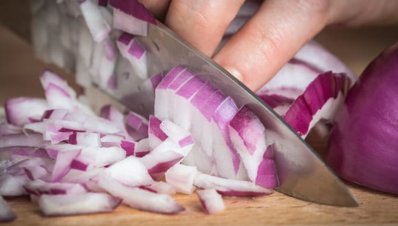 4 Ways to Reduce Tearing while Cutting Onions - Atlantic Eye Institute